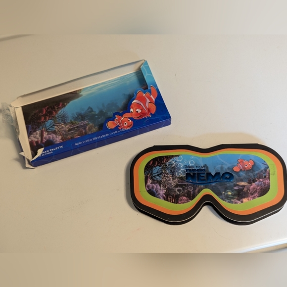 Revlon Finding Nemo P.Sherman Eyeshadow Palette 16 Color Palette. - Picture 2 of 6